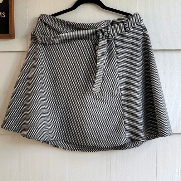 EXPRESS Pattern Skirt - Picture 1 of 4